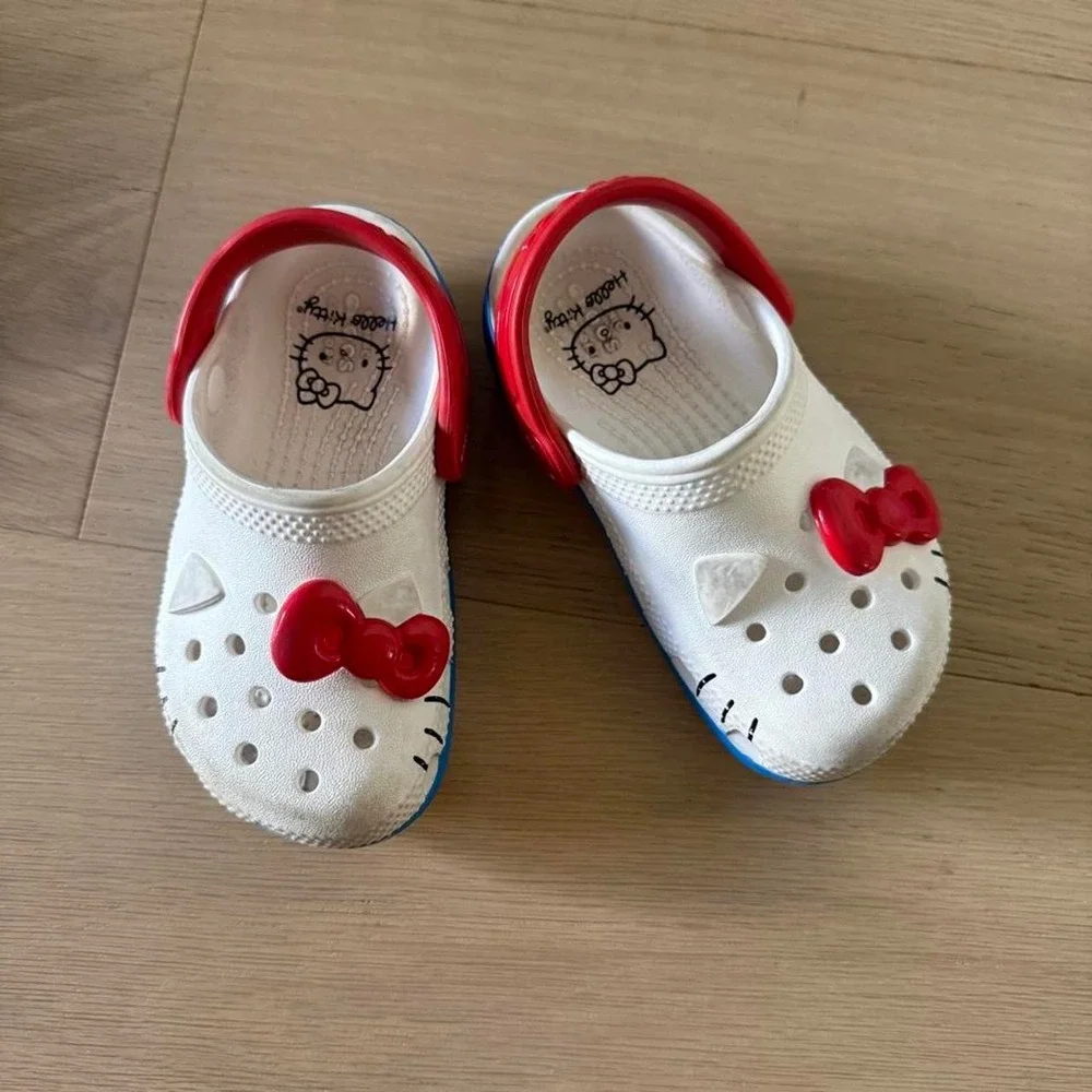 Hello Kitty Crocs. Size 8c.